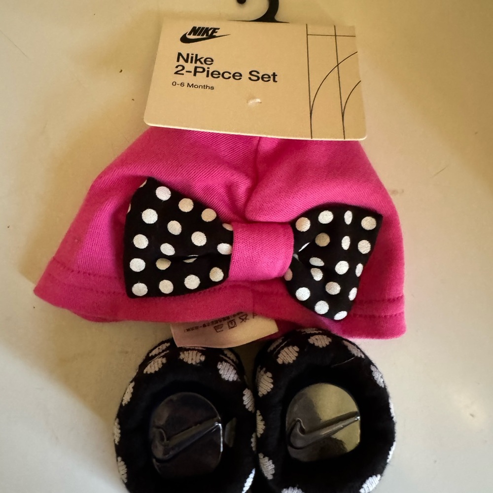Nike Kids Fuchsia Hat with Polka Dot hat